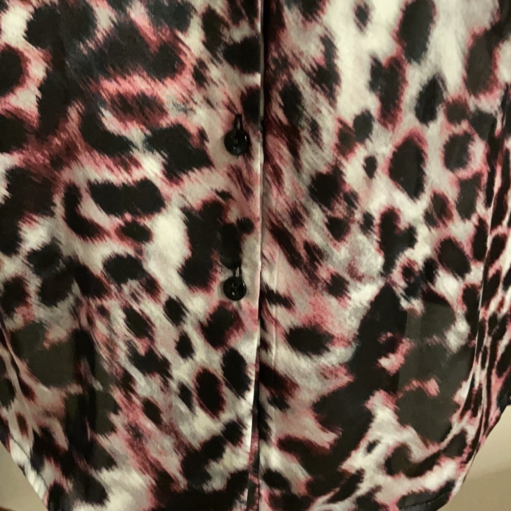 NWOT JONES NEW YORK RUFFLED / PLEATED FRONT BLOUSE. V neckline ANIMAL PRINT Sz S - Picture 5 of 12